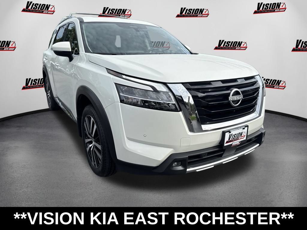 Used 2024 Nissan Pathfinder Platinum w/ Cargo Package AWD/4WD image 3