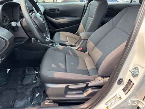 Used 2025 Toyota Corolla LE FWD image 17