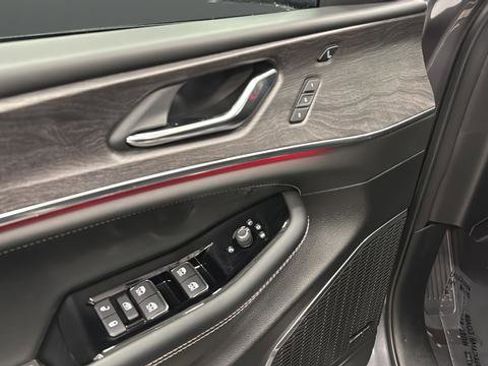 Used 2024 Jeep Grand Cherokee L Overland w/ Luxury Tech Group IV image 22