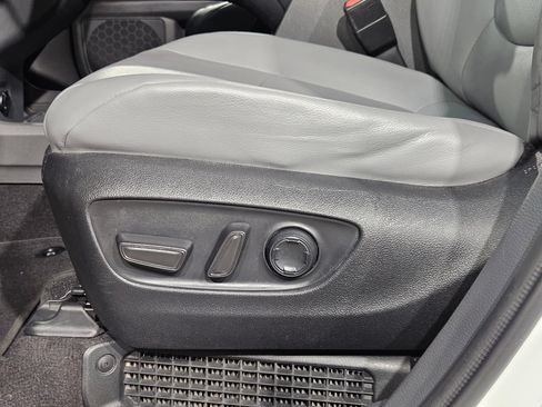 Used 2022 Toyota Sienna XLE FWD image 22