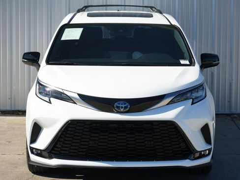 Used 2024 Toyota Sienna XSE w/ XSE Premium Package image 50