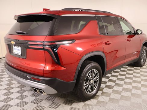 Used 2025 Chevrolet Traverse LT FWD image 21