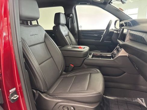 Used 2023 GMC Yukon XL Denali AWD/4WD image 30