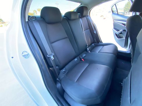Used 2020 MAZDA MAZDA3 Sedan FWD image 8