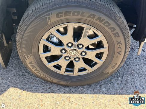Used 2025 Toyota 4Runner SR5 AWD/4WD image 10
