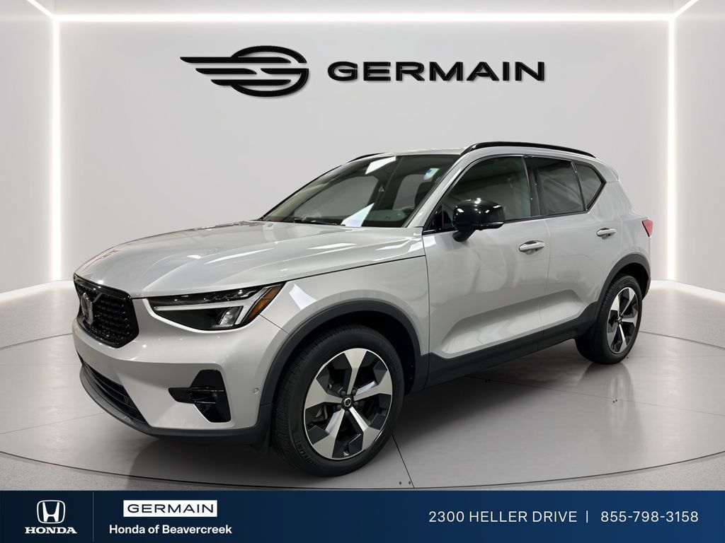 Used 2023 Volvo XC40 B4 Ultimate FWD image 4