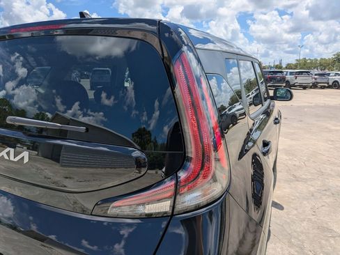 Certified 2025 Kia Soul LX w/ LX Technology Package FWD image 11