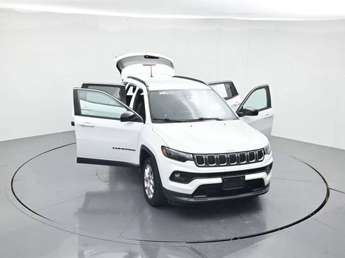 Used 2023 Jeep Compass Latitude AWD/4WD image 46