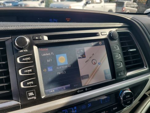 Used 2014 Toyota Highlander Limited w/ Driver Technology Package FWD image 23