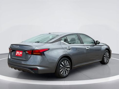 Used 2024 Nissan Altima 2.5 SV FWD image 6
