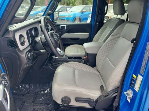 Used 2022 Jeep Wrangler Unlimited Sahara AWD/4WD image 18