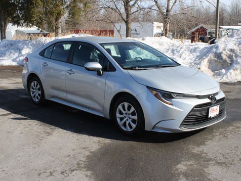 Used 2023 Toyota Corolla LE image 3