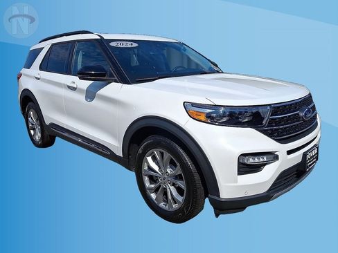 Used 2024 Ford Explorer XLT w/ Equipment Group 202A AWD/4WD image 1
