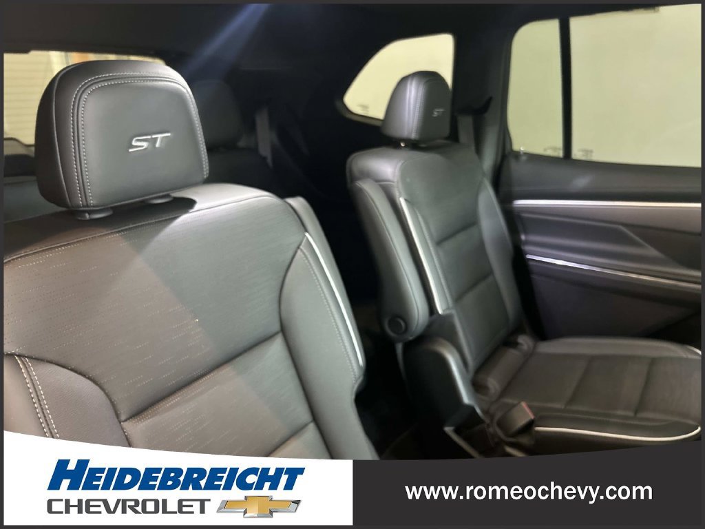 Used 2026 Buick Enclave Sport Touring w/ Power Package FWD image 37