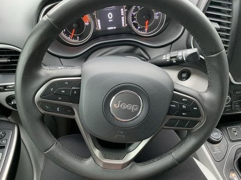 Used 2020 Jeep Cherokee Latitude Plus image 19