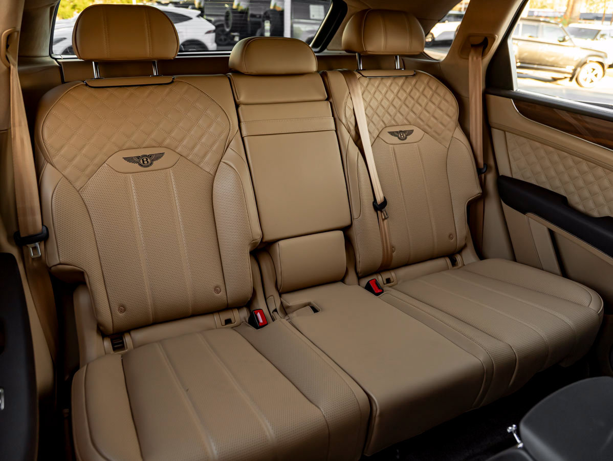 Used 2023 Bentley Bentayga AWD/4WD image 38