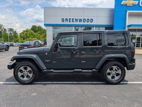 Used 2016 Jeep Wrangler Unlimited Sahara w/ Connectivity Group AWD/4WD image 2
