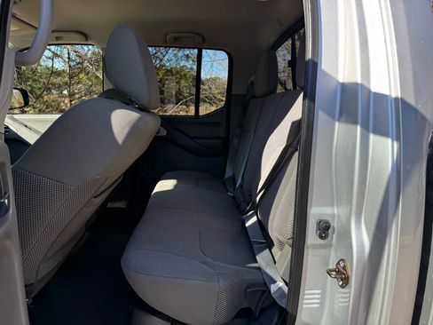 Used 2016 Nissan Frontier SV image 14