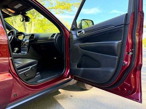 Used 2021 Jeep Grand Cherokee Limited image 32