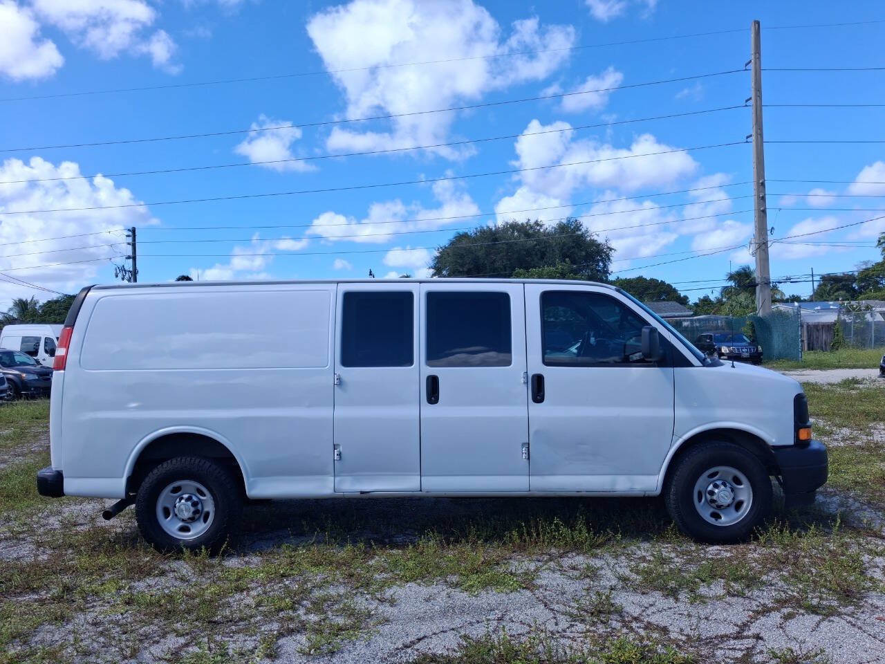 Used 2017 Chevrolet Express 2500 Extended RWD image 5