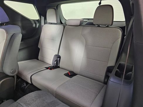 Used 2025 Chevrolet Traverse LT w/ Driver Confidence Package FWD image 34