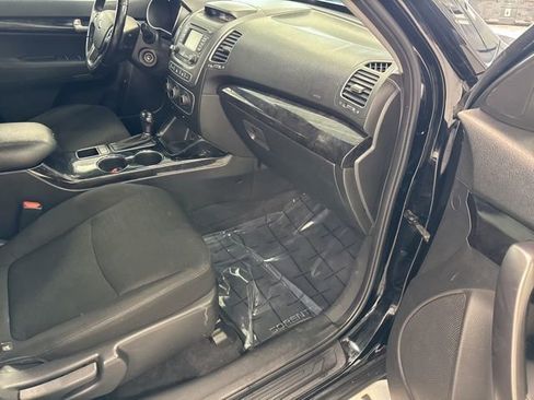 Used 2015 Kia Sorento LX image 21