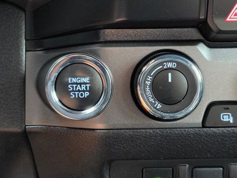 Used 2023 Toyota Tacoma TRD Off-Road w/ Advanced Technology Package AWD/4WD image 31