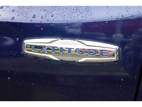 Used 2017 Jeep Renegade Latitude image 32