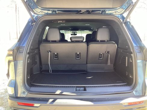 New 2026 Chevrolet Traverse LT w/ Midnight/Sport Edition FWD image 17