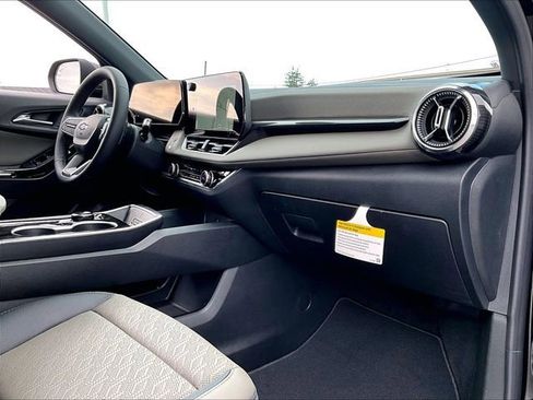 New 2026 Chevrolet Equinox LT FWD image 9