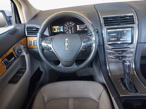 Used 2013 Lincoln MKX FWD image 19