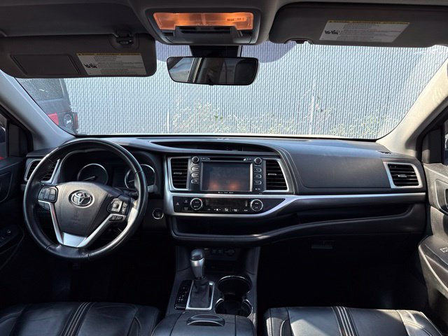 Used 2017 Toyota Highlander SE FWD image 15