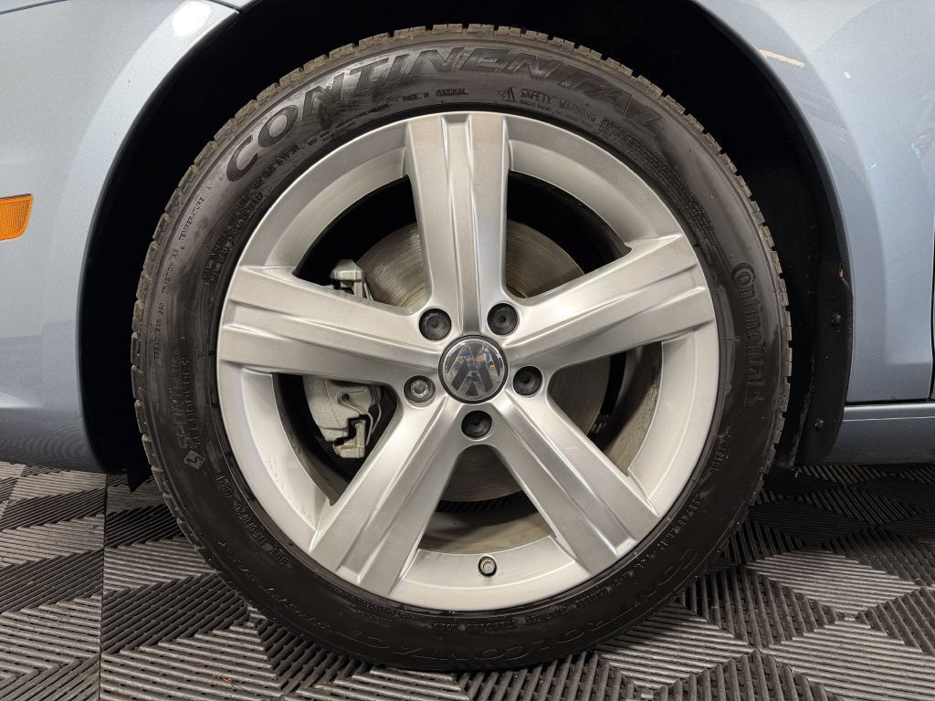 Used 2012 Volkswagen Eos Lux FWD image 50