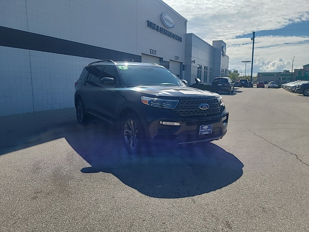 Used 2023 Ford Explorer XLT w/ Equipment Group 202A AWD/4WD image 8