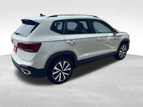 Used 2023 Volkswagen Taos SE FWD image 5