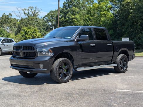 Used 2017 RAM 1500 Express w/ Black Ram 1500 Express Group AWD/4WD image 5