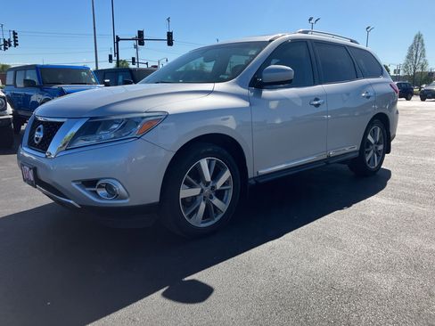 Used 2016 Nissan Pathfinder Platinum AWD/4WD image 2