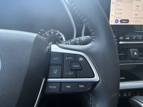 Used 2023 Toyota Highlander XLE FWD image 10