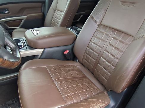 Used 2021 Nissan Titan Platinum Reserve w/ Moonroof Package image 15