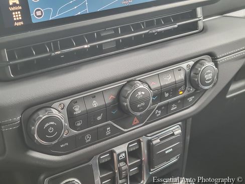 New 2026 Jeep Wrangler Unlimited Sahara AWD/4WD image 21