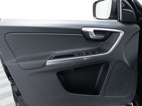 Used 2015 Volvo XC60 T6 w/ Proximity Package FWD image 11