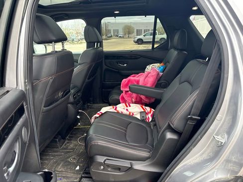 Used 2025 Honda Pilot TrailSport image 12