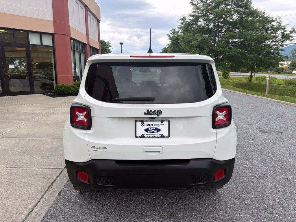 Used 2023 Jeep Renegade Latitude AWD/4WD image 6