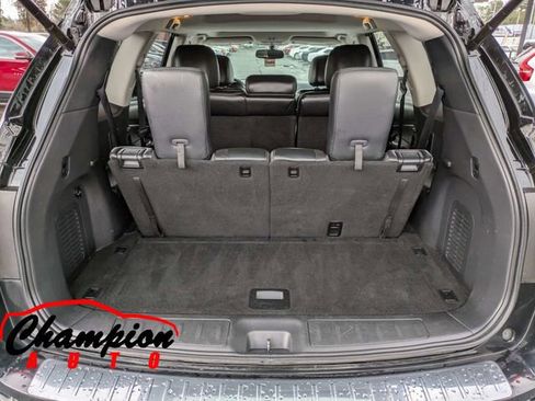 Used 2017 Nissan Pathfinder Platinum image 16