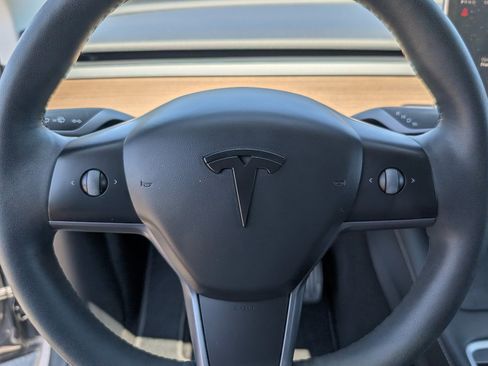 Used 2023 Tesla Model Y Long Range AWD/4WD image 18