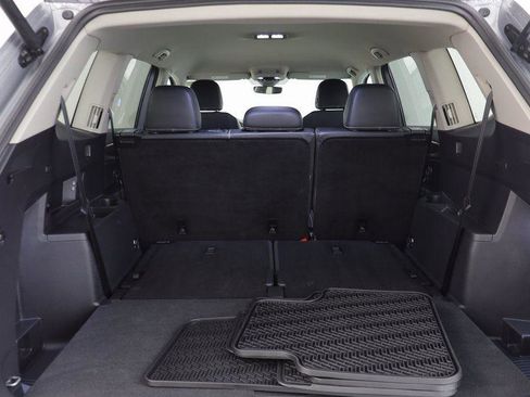 Used 2025 Volkswagen Atlas SE image 18