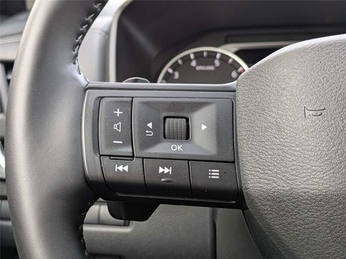 Used 2025 Nissan Rogue SV image 27