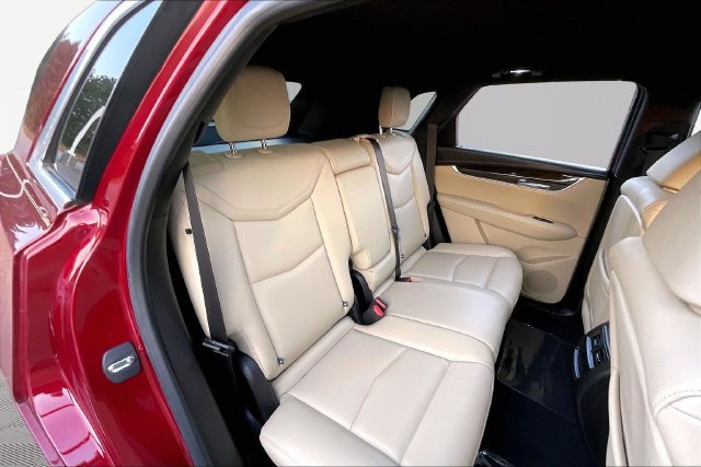 Used 2018 Cadillac XT5 FWD image 16