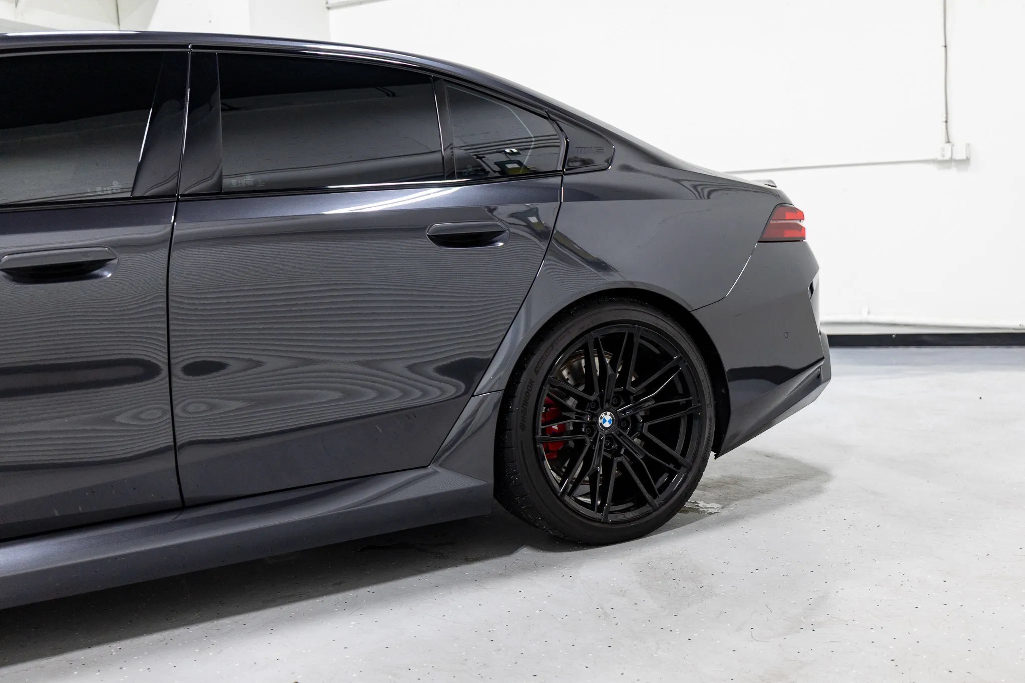 Used 2025 BMW M5 w/ Carbon Package AWD/4WD image 11