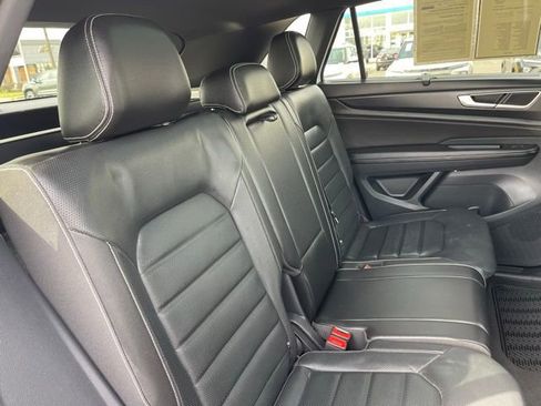 Used 2025 Volkswagen Atlas Cross Sport SEL R-Line image 14